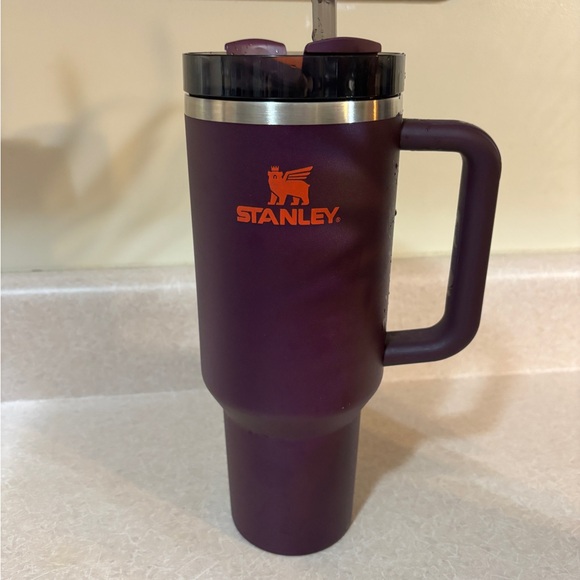 Stanley Plum 40oz - Picture 1 of 4